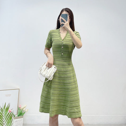 High end green dress, V-neck knitted dress, French summer women's clothing, high-end sense, niche, light luxury